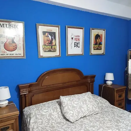An Indian Bollywood Experience - For Families, Couples & Business Trips Apartment Seville
