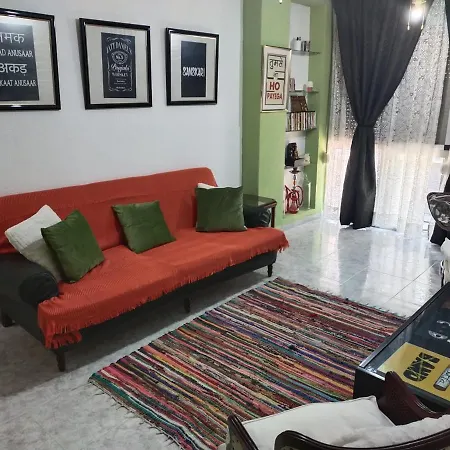 An Indian Bollywood Experience - For Families, Couples & Business Trips Apartment *
