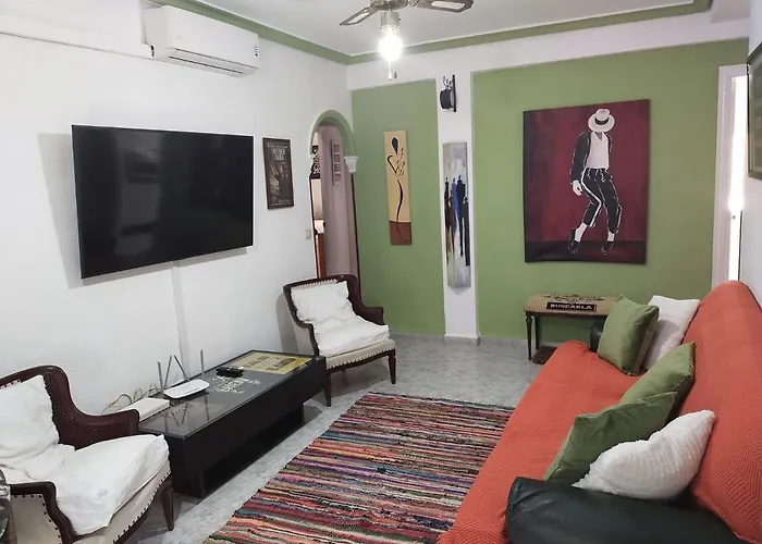 An Indian Bollywood Experience - For Families, Couples & Business Trips * סביליה